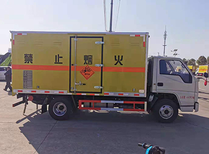 莲花爆破器材运输车工人安全操作规范与智能技术保障